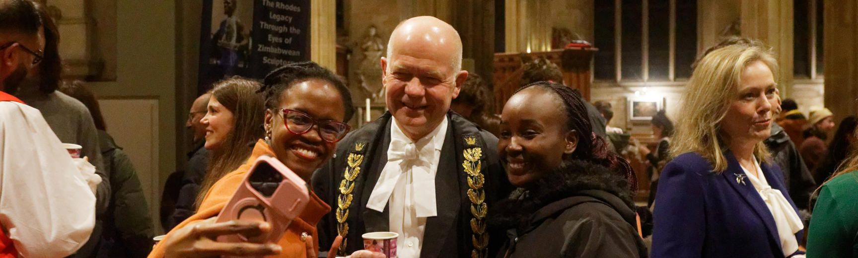 Two Reuben students taking a selfie with Lord Hague